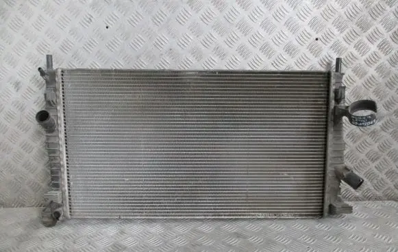 Ford Focus Coolant radiator 6G919L440AE