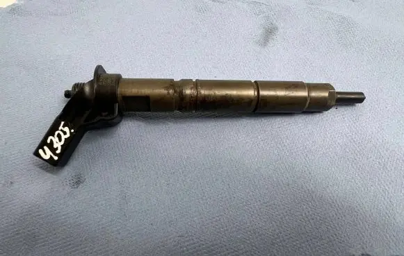Mercedes-Benz E W211 Fuel injector A6420700487 0445115017
