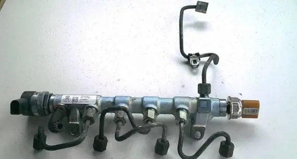 Volkswagen PASSAT B7 Fuel main line pipe 03L130089J