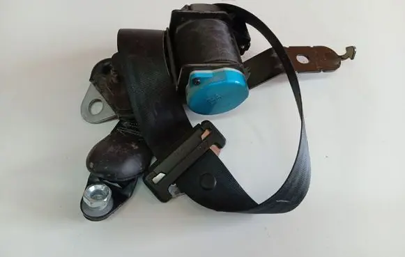 Chrysler Voyager Rear seatbelt P04680517AC