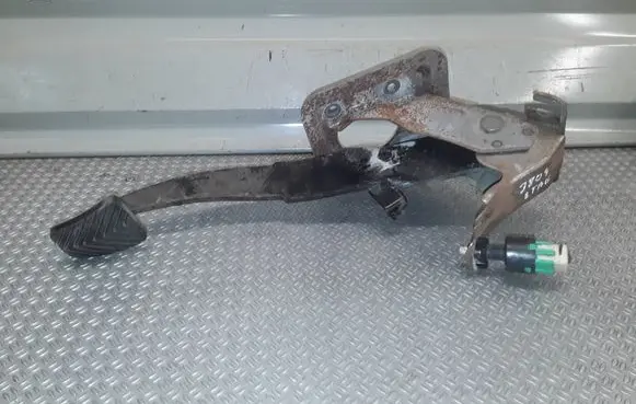 Mitsubishi Eclipse Brake pedal 
