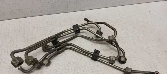 Audi A6 S6 C4 4A Fuel injector supply line/pipe 