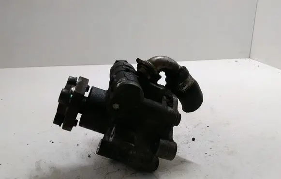 Volkswagen Sharan Power steering pump 95VW3A674AA