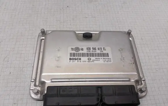 Volkswagen PASSAT B5.5 Engine control unit/module 038906019EL 0281010666