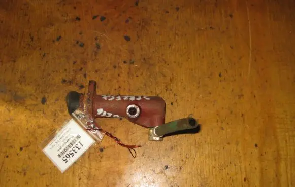 Audi 100 C1 Clutch master cylinder