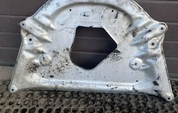 BMW 5 E60 E61 Engine splash shield/under tray 31116759878