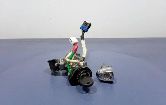 KIA Carens II Ignition lock 