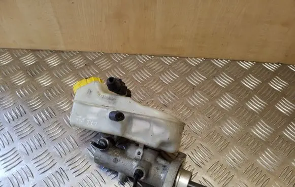 Volkswagen Transporter - Caravelle T5 Master brake cylinder 7H0611303A