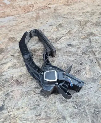 Mercedes-Benz E W211 Accelerator throttle pedal A2113000404