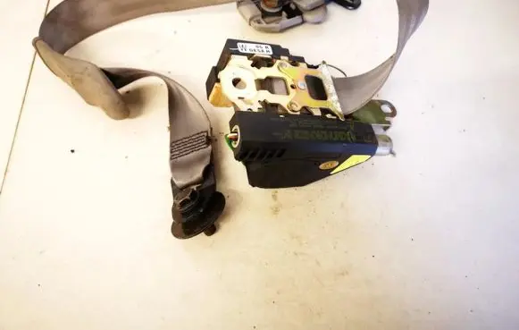 Mazda 626 Front seatbelt 051371 0-51371