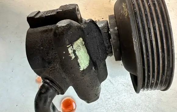 Alfa Romeo 147 Power steering pump 23112312