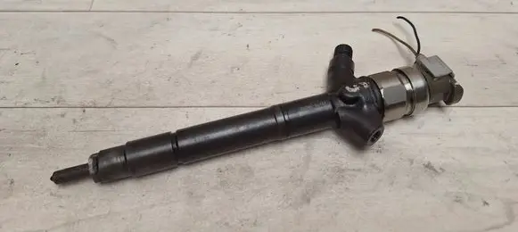 Toyota Corolla Verso AR10 Fuel injector 236700R020