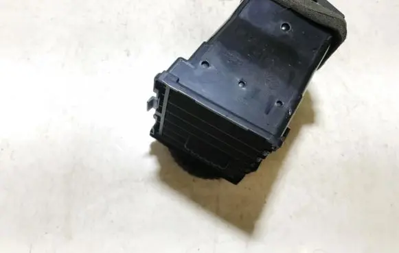 Nissan X-Trail T30 Dash center air vent grill 68750eq000