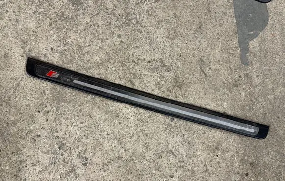 Audi A5 8T 8F Front sill trim cover 8T0853373
