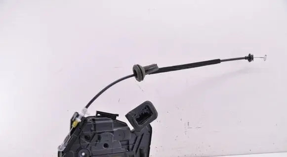 Volkswagen Golf VI Front door lock 5K1837016