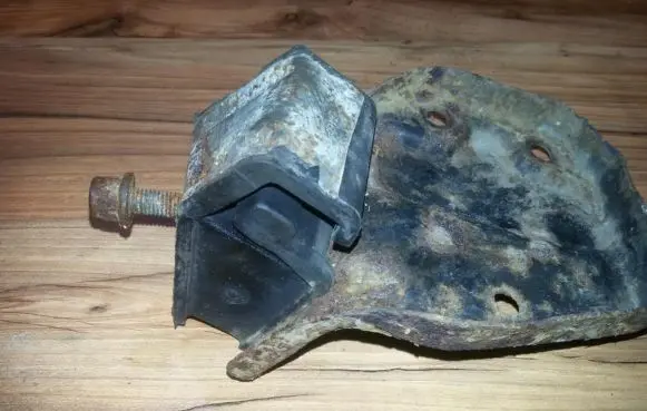 Renault Scenic I Engine mount bracket 7700801543a