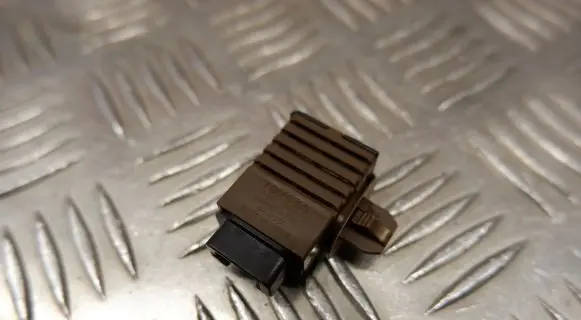 Lexus ES 250 - 300 - 330 Other relay 8934348010
