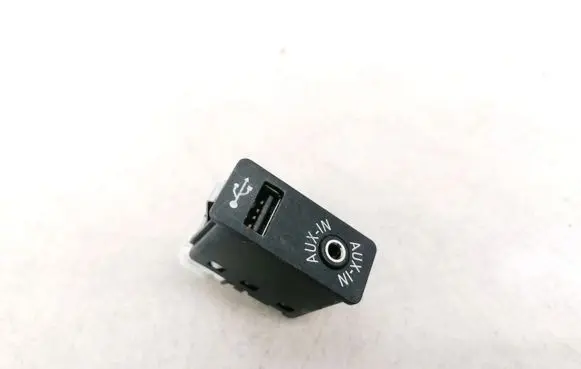 BMW X5 E70 USB socket connector 84109237653