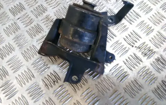 Toyota Yaris Engine mount bracket