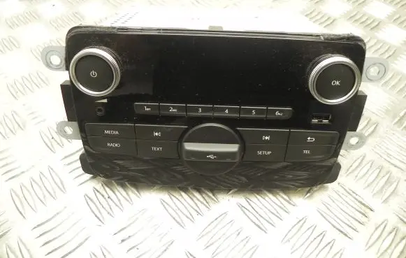 Nissan Juke II F16 Radio/CD/DVD/GPS head unit 281153304R