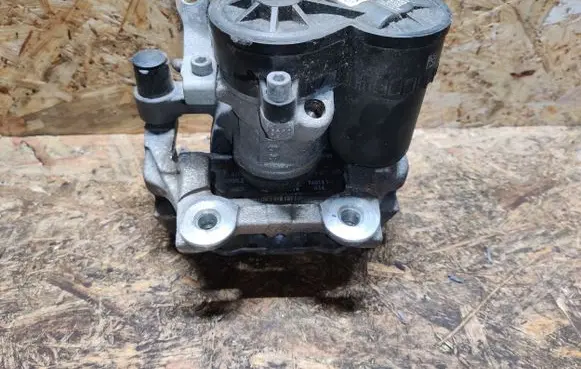 BMW 2 F45 Rear brake caliper 6798958