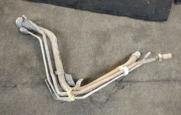 Toyota Prius (XW30) Fuel tank filler neck pipe 