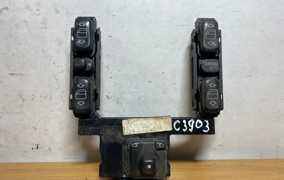 Mercedes-Benz C W202 Electric window control switch 2108211151 C3903
