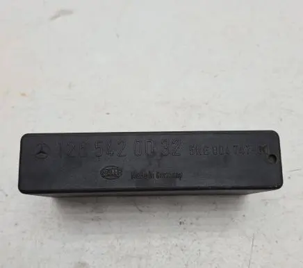 Mercedes-Benz E W124 Light module LCM 1265420032