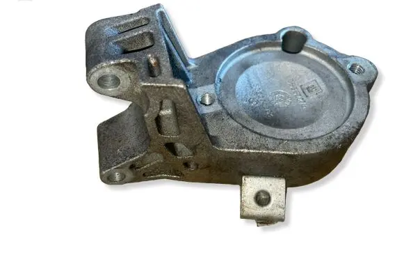 Opel Insignia A Power steering pump mounting bracket 55562276