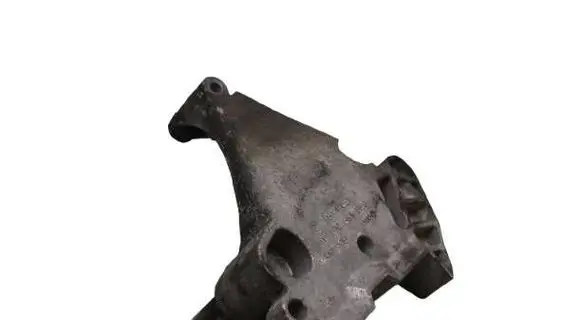 Engine mounting bracket