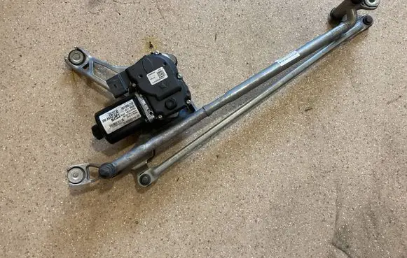 Porsche Cayenne (9Y0 9Y3) Front wiper linkage and motor 761955113