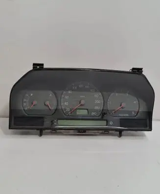 Volvo S70 V70 V70 XC Speedometer (instrument cluster) 9168138