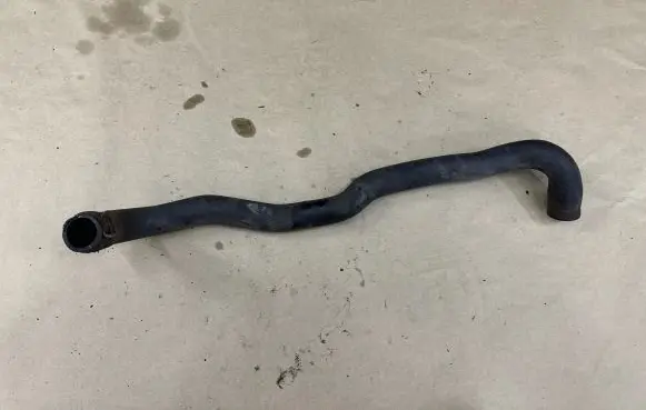 Coolant pipe/hose