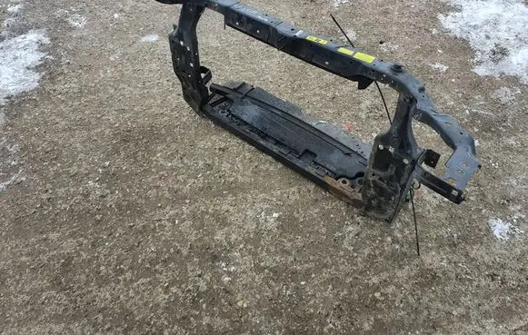 Nissan Qashqai Radiator support slam panel