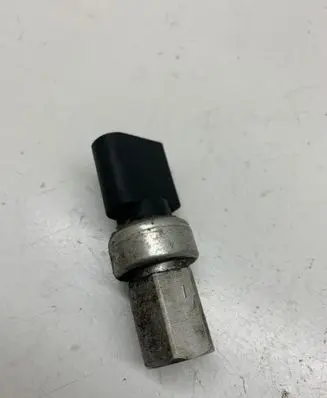 Volkswagen PASSAT B6 Air conditioning (A/C) pressure sensor 1J0959126