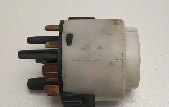 Volkswagen Golf IV Ignition lock contact 4B0905849