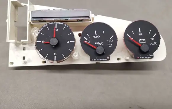 Audi A6 S6 C4 4A Speedometer (instrument cluster) 88311178
