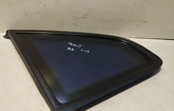 Volkswagen PASSAT B5 Rear side window 43R00048 DOT24M68AS2