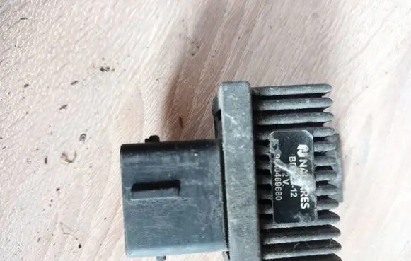 Peugeot 308 Glow plug pre-heat relay 9640469680