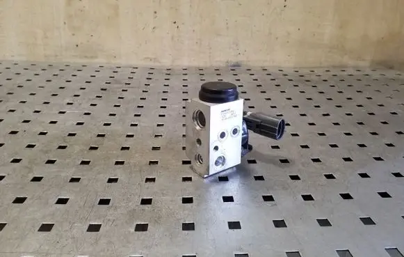 KIA Soul Air conditioning (A/C) expansion valve T416231360
