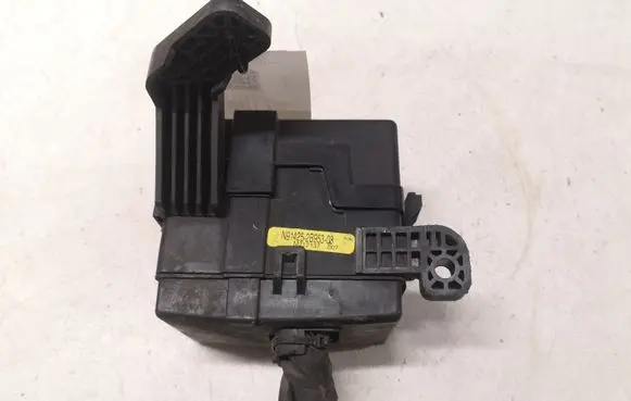 Hyundai Santa Fe Fuse module 911162B010 N914252B95303 M712137