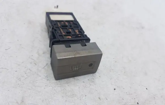 Nissan X-Trail T30 Windscreen/window heater switch 06016