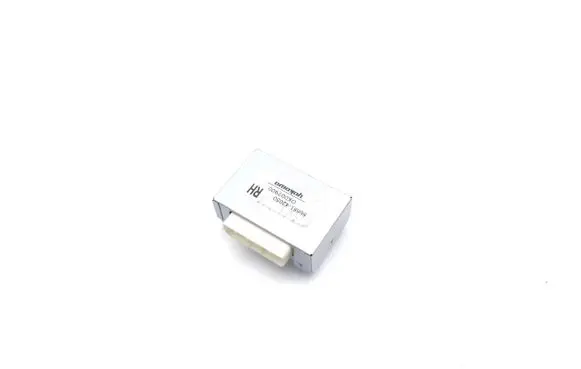 Toyota RAV 4 (XA50) Aerial antenna amplifier 8668142050 OK007900