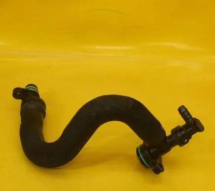 Seat Leon (5F) Breather hose/pipe 04E103175D