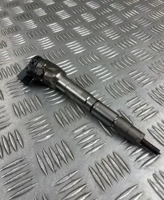 Audi A4 S4 B9 8W Fuel injector 04L130277P