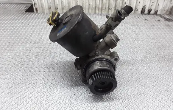 Mazda 323 F Power steering pump GJ2B3265XA