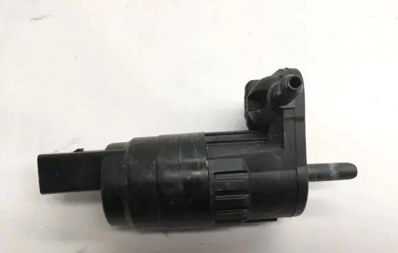 Volkswagen Tiguan Windscreen/windshield washer pump 1K6955651