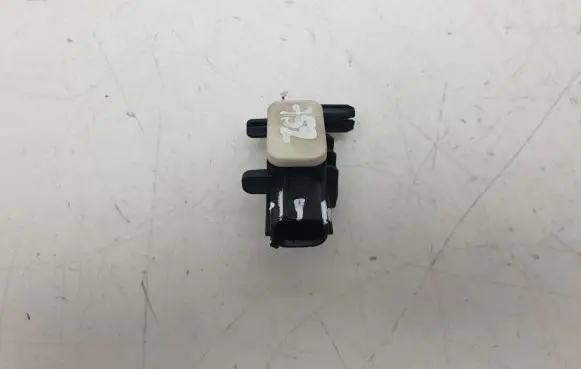 Mitsubishi Outlander Airbag deployment crash/impact sensor 8651A166