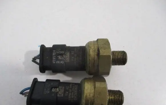 Volkswagen T-Roc Oil pressure sensor 04C906060C