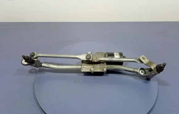 BMW 1 E81 E87 Front wiper linkage and motor 7192963